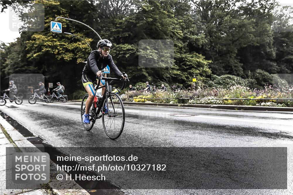 13.09.2026 - Stadtparktriathlon H.Heesch http://msf.ph/oto/10327182 13.09.2026 11:49:50 Radfahren 712, 802, 934 meine-sportfotos.de