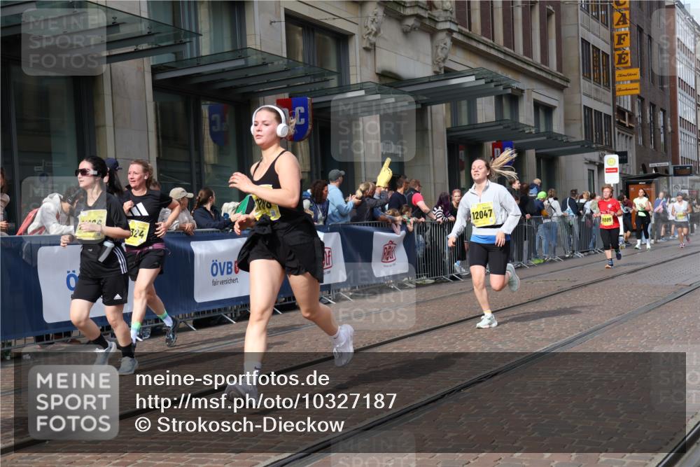 13.09.2026 - 21. swb-Marathon Bremen Strokosch-Dieckow http://msf.ph/oto/10327187 13.09.2026 11:01:25 Ziel 10181, 10251, 10332, 10409, 10444, 10497, 11075, 11115, 11150, 11305, 11324, 11369, 11412, 11413, 11479, 11486, 11550, 11551, 11666, 11668, 11747, 11798, 11859, 11985, 11986, 12379, 12412, 12466, 10560, 10647, 10648, 10678, 10892, 10964, 10965, 11049, 11116, 11260, 11306, 11428, 11459, 11467, 11666, 11681, 11682, 11751, 11788, 11796, 11798, 11813, 11816, 11850, 11969, 11970, 12047, 12062, 12241, 12245, 12283, 12390, 12391 meine-sportfotos.de