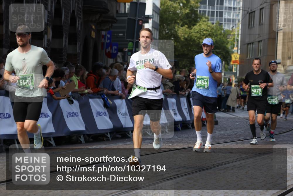 13.09.2026 - 21. swb-Marathon Bremen Strokosch-Dieckow http://msf.ph/oto/10327194 13.09.2026 13:12:31 Ziel 493, 2447, 2820, 3336, 3362, 3703, 3830, 4283, 5940, 6107, 6739, 7521, 7621, 13013, 2362, 3054, 3988, 4879, 5416, 6796, 8029, 9775, 9803, 13106 meine-sportfotos.de