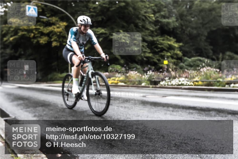 13.09.2026 - Stadtparktriathlon H.Heesch http://msf.ph/oto/10327199 13.09.2026 13:01:00 Radfahren 1324, 1367 meine-sportfotos.de