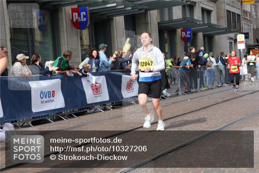 13.09.2026 - 21. swb-Marathon Bremen Strokosch-Dieckow http://msf.ph/oto/10327206 13.09.2026 11:01:25 Ziel 10181, 10251, 10332, 10409, 10444, 10497, 11075, 11115, 11150, 11305, 11324, 11369, 11412, 11413, 11479, 11486, 11550, 11551, 11666, 11668, 11747, 11798, 11859, 11985, 11986, 12379, 12412, 12466, 10560, 10647, 10648, 10678, 10892, 10964, 10965, 11049, 11116, 11260, 11306, 11428, 11459, 11467, 11666, 11681, 11682, 11751, 11788, 11796, 11798, 11813, 11816, 11850, 11969, 11970, 12047, 12062, 12241, 12245, 12283, 12390, 12391 meine-sportfotos.de