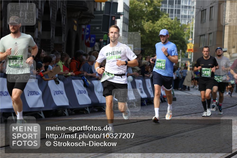 13.09.2026 - 21. swb-Marathon Bremen Strokosch-Dieckow http://msf.ph/oto/10327207 13.09.2026 13:12:31 Ziel 493, 2447, 2820, 3336, 3362, 3703, 3830, 4283, 5940, 6107, 6739, 7521, 7621, 13013, 2362, 3054, 3988, 4879, 5416, 6796, 8029, 9775, 9803, 13106 meine-sportfotos.de