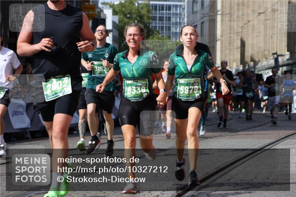 13.09.2026 - 21. swb-Marathon Bremen Strokosch-Dieckow http://msf.ph/oto/10327212 13.09.2026 13:31:22 Ziel 217, 244, 1189, 1398, 1479, 2513, 2802, 2902, 3360, 3800, 4251, 4647, 5600, 5846, 6307, 6419, 6732, 7198, 7359, 7637, 7760, 7798, 7882, 8382, 8543, 8616, 9274, 9290, 9507, 9767, 9937, 9958, 9962, 9969, 9976, 9977, 13152, 13215, 922, 1600, 2602, 2707, 3152, 3343, 3392, 3579, 3859, 4258, 4273, 4692, 4889, 5504, 6039, 6147, 6581, 6968, 6971, 7032, 8042, 8205, 8239, 8364, 8495, 8522, 9155, 9293, 9903 meine-sportfotos.de