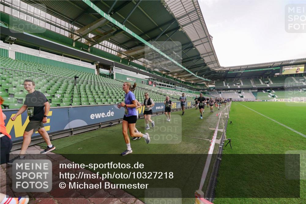 13.09.2026 - 21. swb-Marathon Bremen Michael Burmester http://msf.ph/oto/10327218 13.09.2026 13:32:07 Laufen im Stadion 122, 224, 295, 344, 350, 386, 487, 490, 617, 639, 690, 786, 787, 806, 840, 965, 1114, 1133, 1142, 1292, 1310, 1314, 1326, 1329, 1377, 1427, 1529, 1775, 1801, 1869, 1892, 1897, 1904, 1923, 2216, 2230, 2231, 2253, 2270, 2274, 2320, 2344, 2368, 2372, 2374, 2456, 2514, 2523, 2539, 2556, 2616, 2629, 2637, 2643, 2649, 2677, 2719, 2726, 2769, 2848, 2877, 2945, 2952, 3014, 3038, 3094, 3101, 3140, 3223, 3350, 3379, 3401, 3426, 3572, 3644, 3723, 3736, 3746, 3873, 3901, 3918, 3944, 357 meine-sportfotos.de