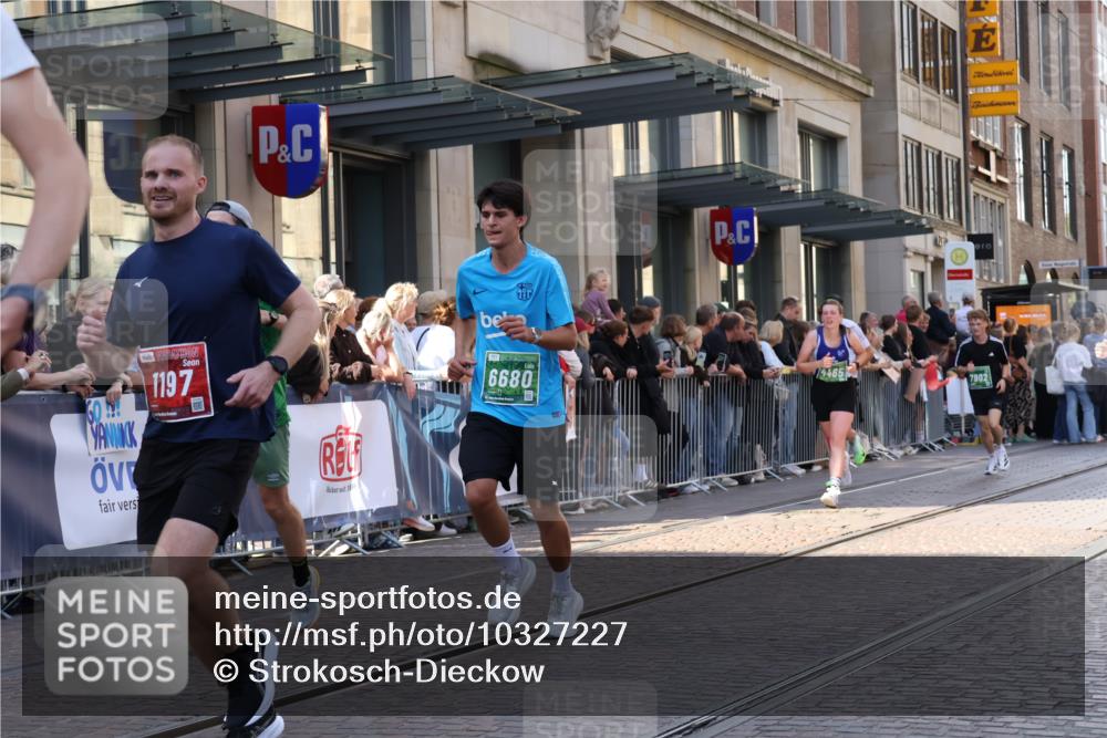 13.09.2026 - 21. swb-Marathon Bremen Strokosch-Dieckow http://msf.ph/oto/10327227 13.09.2026 13:20:38 Ziel 769, 854, 1056, 1191, 1881, 2425, 2640, 3356, 3450, 3866, 3933, 4126, 4316, 4362, 4465, 4482, 4612, 4734, 5161, 5213, 5954, 6177, 6401, 6680, 6970, 7517, 7902, 8005, 8141, 8237, 8622, 8804, 8971, 9691, 13120, 13126, 201, 232, 334, 541, 876, 1197, 1528, 1646, 2493, 2577, 2953, 3813, 4174, 4351, 4357, 4358, 5137, 5450, 5493, 5855, 6495, 6496, 6901, 7018, 7411, 8178, 9047, 9162, 9721, 9949, 13222 meine-sportfotos.de