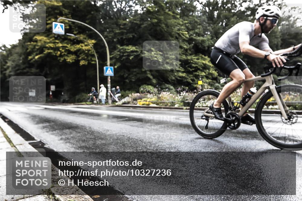 13.09.2026 - Stadtparktriathlon H.Heesch http://msf.ph/oto/10327236 13.09.2026 11:50:26 Radfahren 924 meine-sportfotos.de