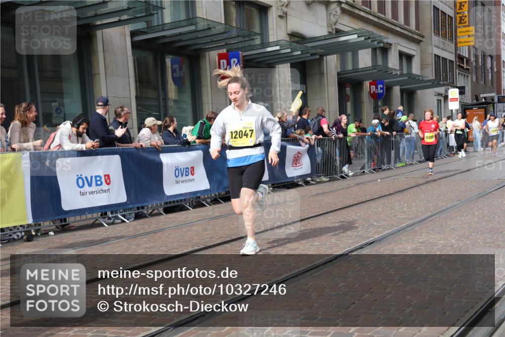 13.09.2026 - 21. swb-Marathon Bremen Strokosch-Dieckow http://msf.ph/oto/10327246 13.09.2026 11:01:26 Ziel 10181, 10251, 10332, 10409, 10444, 10497, 10817, 11075, 11115, 11150, 11268, 11305, 11324, 11369, 11412, 11413, 11479, 11486, 11550, 11551, 11668, 11747, 11859, 11985, 11986, 12095, 12379, 12412, 12466, 10181, 10560, 10647, 10648, 10678, 10892, 10964, 10965, 11049, 11116, 11260, 11306, 11428, 11459, 11467, 11550, 11551, 11666, 11681, 11682, 11751, 11788, 11796, 11798, 11813, 11816, 11969, 11970, 12047, 12062, 12241, 12245, 12283, 12390, 12391 meine-sportfotos.de