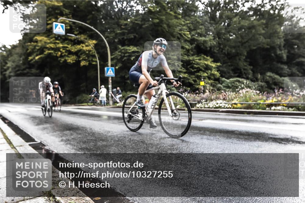 13.09.2026 - Stadtparktriathlon H.Heesch http://msf.ph/oto/10327255 13.09.2026 11:50:42 Radfahren 726, 805, 821, 878 meine-sportfotos.de