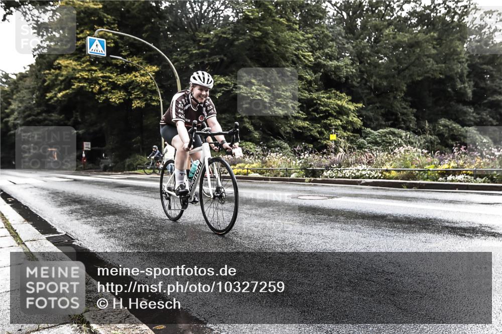 13.09.2026 - Stadtparktriathlon H.Heesch http://msf.ph/oto/10327259 13.09.2026 11:50:42 Radfahren 726, 805, 821, 878 meine-sportfotos.de