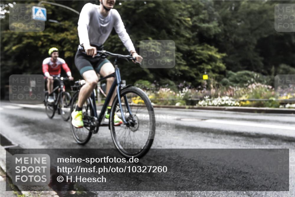 13.09.2026 - Stadtparktriathlon H.Heesch http://msf.ph/oto/10327260 13.09.2026 13:01:27 Radfahren 1384, 1404 meine-sportfotos.de