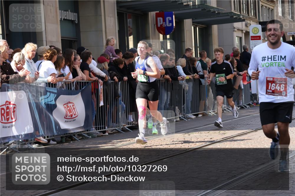 13.09.2026 - 21. swb-Marathon Bremen Strokosch-Dieckow http://msf.ph/oto/10327269 13.09.2026 13:20:39 Ziel 769, 854, 1056, 1191, 1881, 2425, 2640, 3356, 3450, 3866, 3933, 4126, 4316, 4362, 4465, 4482, 4612, 4734, 5161, 5213, 5954, 6177, 6401, 6680, 6970, 7517, 7902, 8005, 8141, 8237, 8622, 8804, 8971, 9691, 13120, 13126, 201, 232, 334, 541, 876, 1197, 1528, 1646, 2493, 2577, 2953, 3813, 4174, 4351, 4357, 4358, 5137, 5450, 5493, 5855, 6495, 6496, 6901, 7411, 8178, 9047, 9162, 9721, 9949, 13222 meine-sportfotos.de