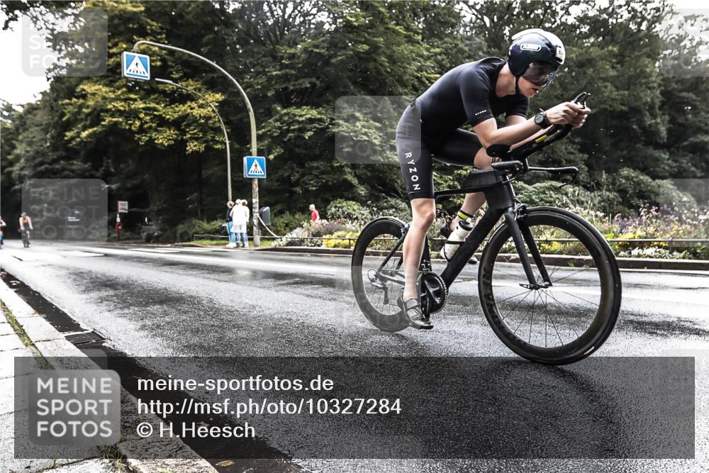 13.09.2026 - Stadtparktriathlon H.Heesch http://msf.ph/oto/10327284 13.09.2026 11:51:05 Radfahren 896, 906 meine-sportfotos.de