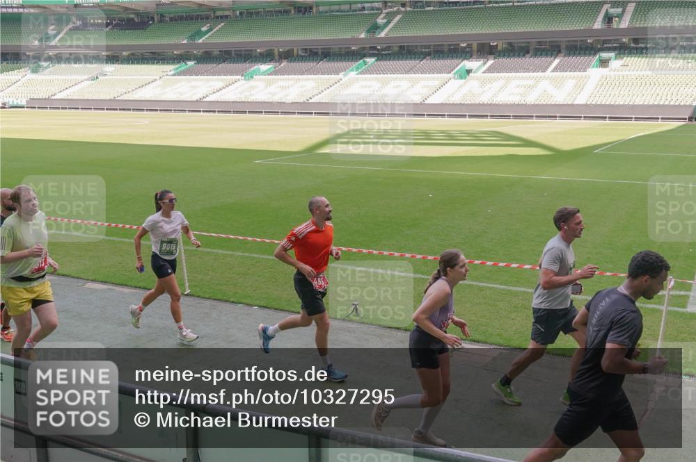 13.09.2026 - 21. swb-Marathon Bremen Michael Burmester http://msf.ph/oto/10327295 13.09.2026 12:57:03 Laufen im Stadion 307, 334, 411, 431, 465, 655, 769, 776, 854, 857, 876, 909, 926, 948, 1010, 1130, 1254, 1535, 1537, 1601, 1750, 1752, 1809, 1881, 1900, 1972, 2001, 2040, 2051, 2075, 2122, 2260, 2324, 2371, 2402, 2423, 2473, 2493, 2535, 2604, 2634, 2640, 2671, 2761, 2812, 2903, 2904, 2948, 3051, 3078, 3119, 3182, 3202, 3290, 3348, 3411, 3450, 3458, 3508, 3514, 3634, 3685, 3690, 3760, 3813, 3866, 3939, 4101, 4135, 4171, 4174, 4316, 4413, 4479, 4733, 5277, 5430, 5695, 5867 meine-sportfotos.de
