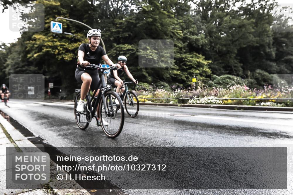 13.09.2026 - Stadtparktriathlon H.Heesch http://msf.ph/oto/10327312 13.09.2026 11:51:23 Radfahren 722, 823, 894, 1800 meine-sportfotos.de