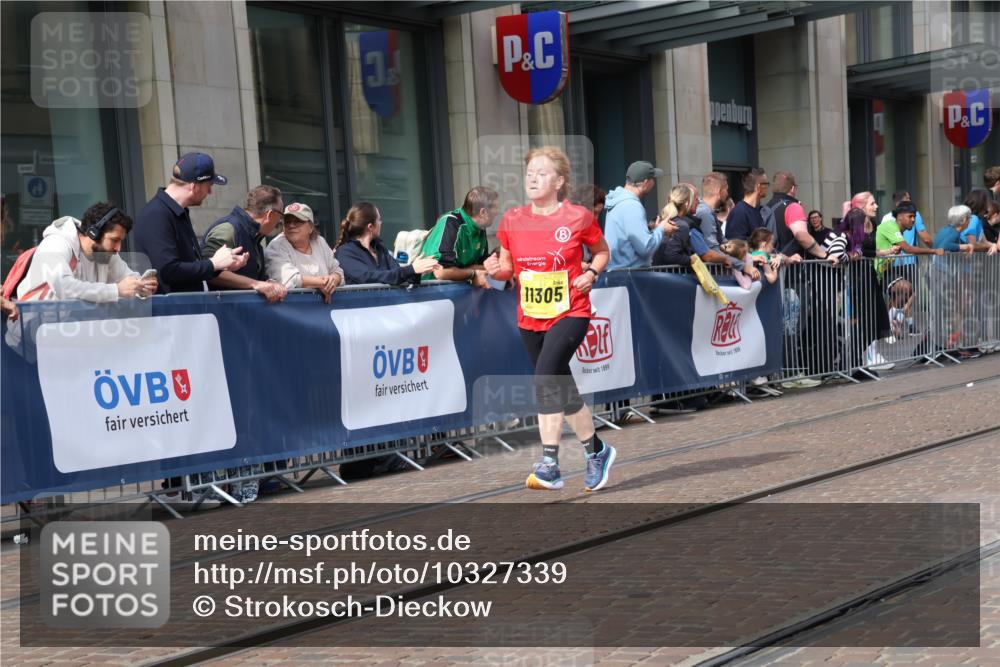 13.09.2026 - 21. swb-Marathon Bremen Strokosch-Dieckow http://msf.ph/oto/10327339 13.09.2026 11:01:29 Ziel 10251, 10257, 10332, 10409, 10444, 10497, 10817, 11075, 11115, 11150, 11268, 11305, 11369, 11412, 11413, 11436, 11479, 11486, 11668, 11747, 11859, 11985, 11986, 12095, 12379, 12412, 12466, 10181, 10560, 10647, 10648, 10678, 10892, 11260, 11306, 11324, 11459, 11467, 11550, 11551, 11666, 11681, 11682, 11751, 11788, 11796, 11798, 11813, 11816, 11969, 11970, 12047, 12062, 12245, 12283, 12390, 12391 meine-sportfotos.de