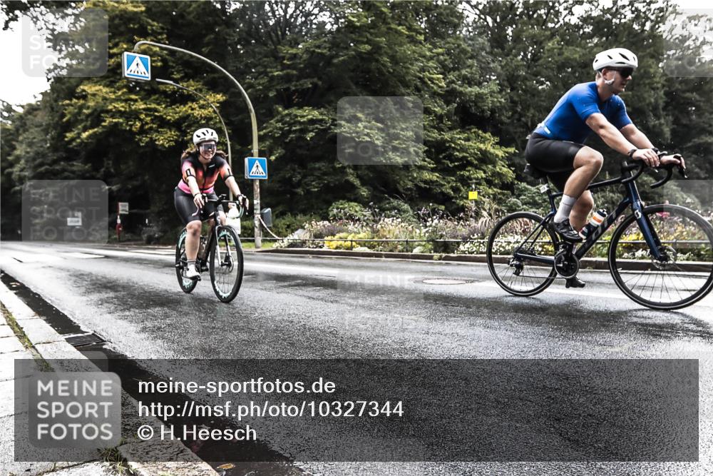 13.09.2026 - Stadtparktriathlon H.Heesch http://msf.ph/oto/10327344 13.09.2026 11:51:28 Radfahren 722, 796, 812, 853, 886 meine-sportfotos.de