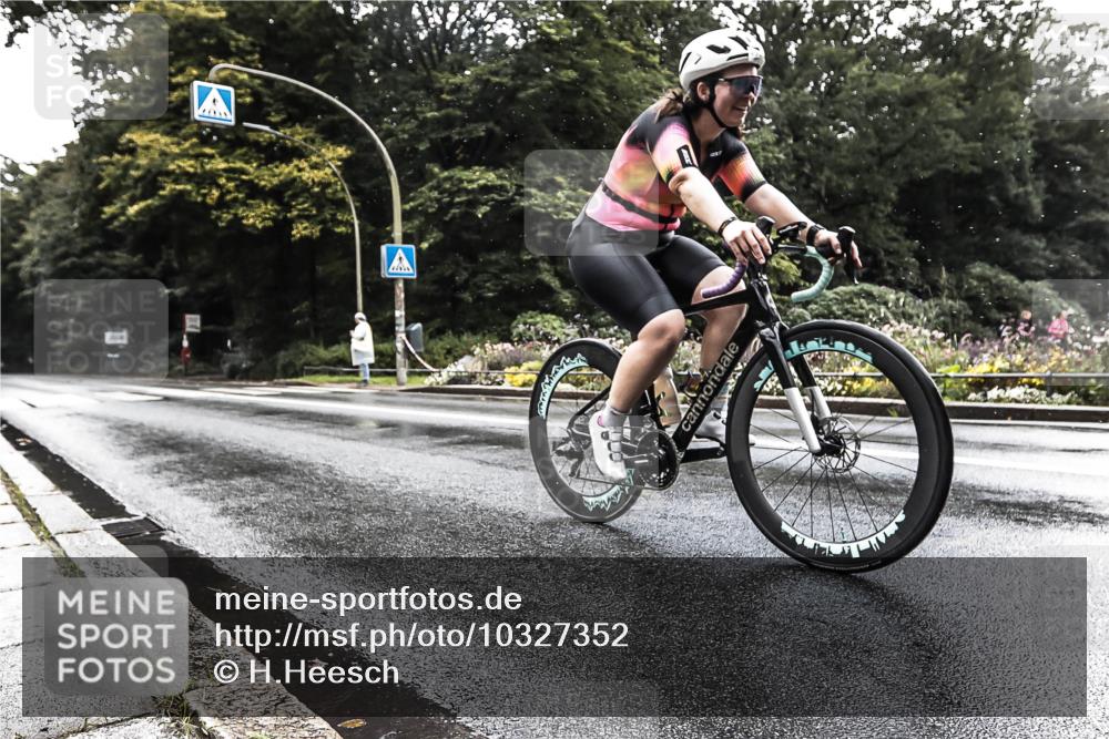 13.09.2026 - Stadtparktriathlon H.Heesch http://msf.ph/oto/10327352 13.09.2026 11:51:28 Radfahren 722, 796, 812, 853, 886 meine-sportfotos.de