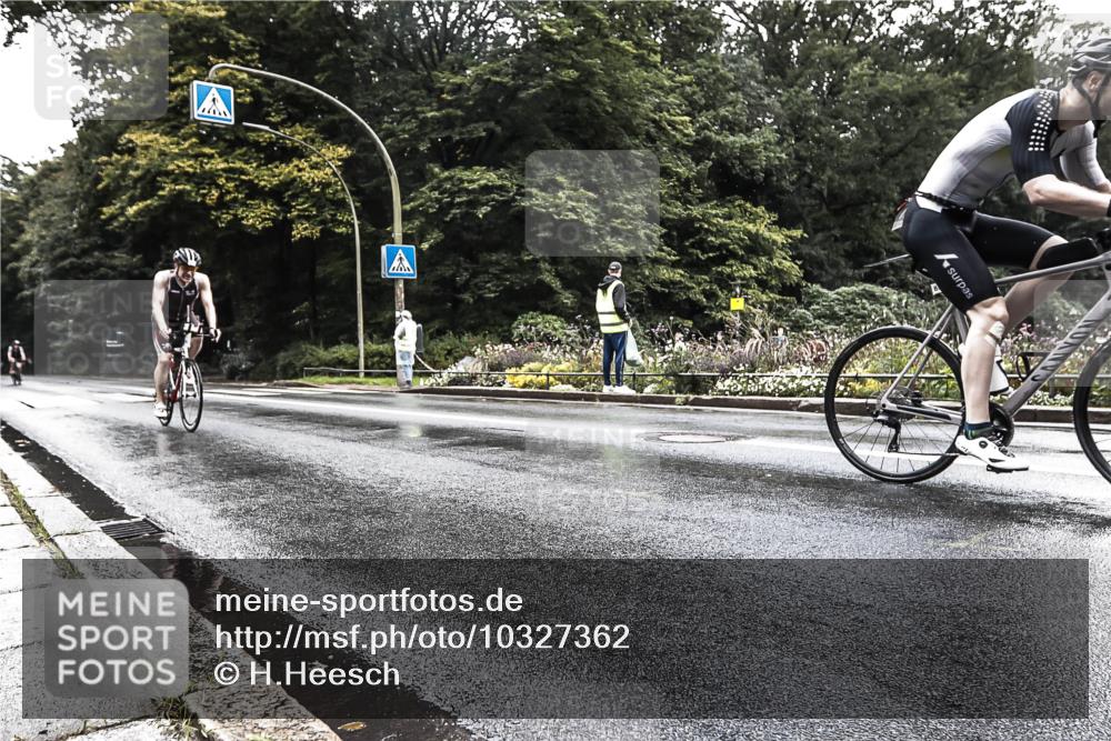 13.09.2026 - Stadtparktriathlon H.Heesch http://msf.ph/oto/10327362 13.09.2026 11:51:46 Radfahren 832, 851 meine-sportfotos.de