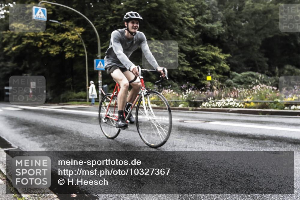 13.09.2026 - Stadtparktriathlon H.Heesch http://msf.ph/oto/10327367 13.09.2026 13:02:08 Radfahren 1217, 1373, 1411, 1425 meine-sportfotos.de