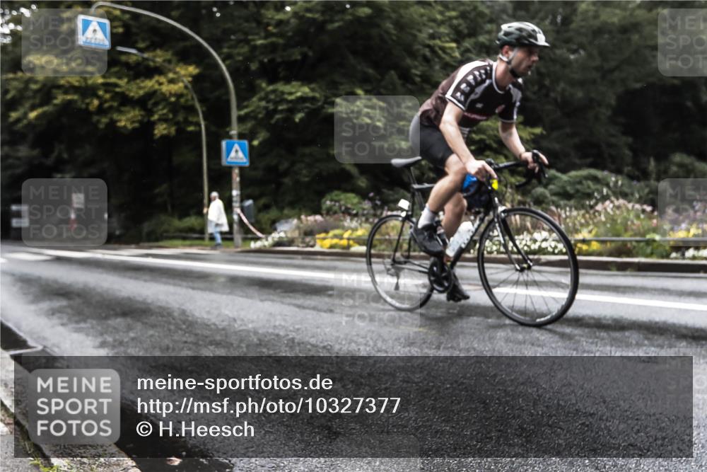 13.09.2026 - Stadtparktriathlon H.Heesch http://msf.ph/oto/10327377 13.09.2026 13:02:12 Radfahren 1273, 1373, 1425 meine-sportfotos.de