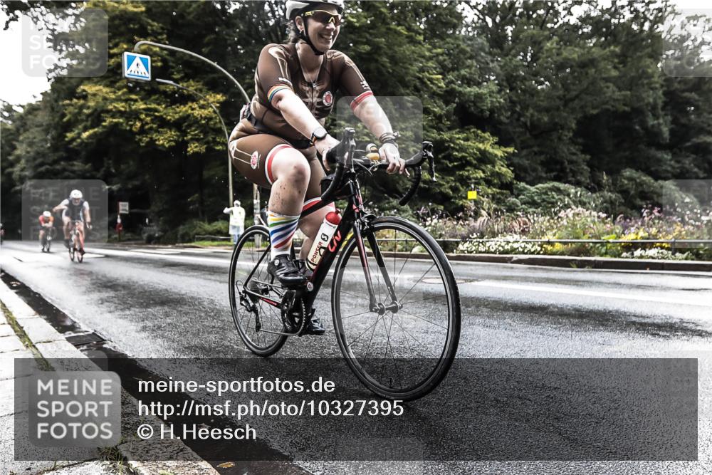 13.09.2026 - Stadtparktriathlon H.Heesch http://msf.ph/oto/10327395 13.09.2026 11:51:56 Radfahren 755, 830, 877 meine-sportfotos.de
