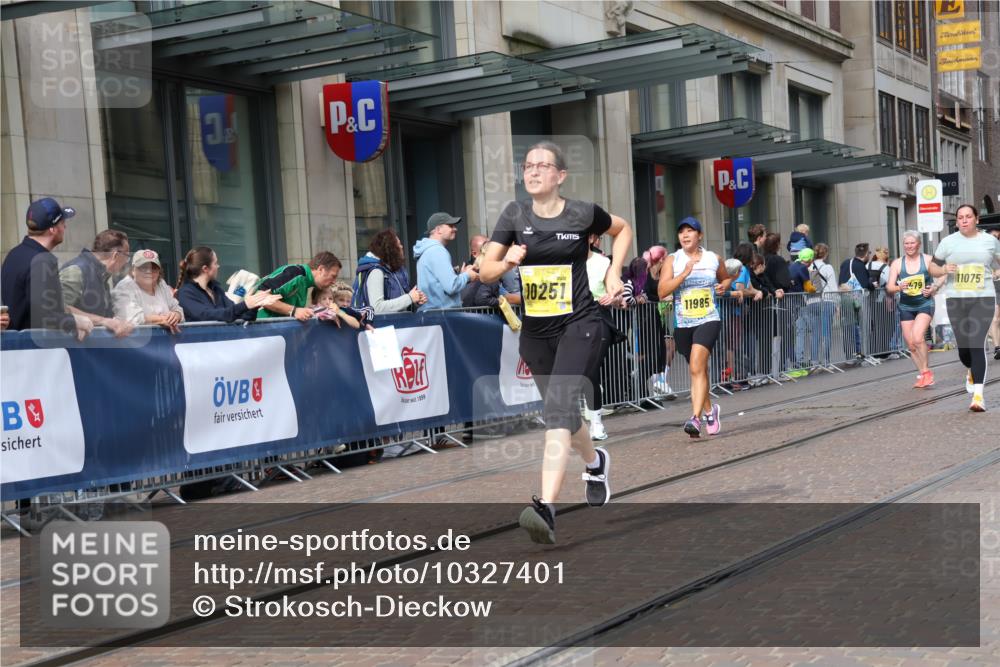 13.09.2026 - 21. swb-Marathon Bremen Strokosch-Dieckow http://msf.ph/oto/10327401 13.09.2026 11:01:31 Ziel 10257, 10332, 10409, 10444, 10497, 10817, 11075, 11115, 11150, 11268, 11305, 11369, 11412, 11413, 11436, 11479, 11486, 11668, 11747, 11859, 11985, 11986, 12095, 12379, 12412, 12466, 10181, 10251, 10560, 10647, 10648, 10678, 10892, 11260, 11306, 11324, 11459, 11467, 11550, 11551, 11666, 11751, 11788, 11796, 11798, 11813, 11816, 11969, 11970, 12047, 12062, 12245, 12283, 12390, 12391 meine-sportfotos.de