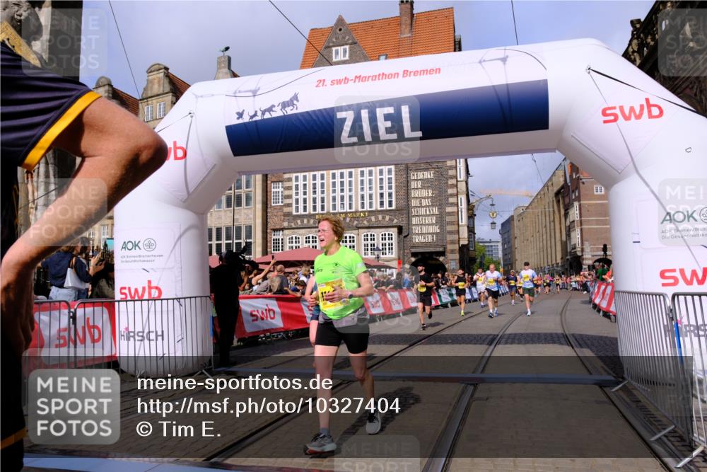 13.09.2026 - 21. swb-Marathon Bremen Tim E. http://msf.ph/oto/10327404 13.09.2026 11:02:02 Ziel 10251, 10332, 10409, 10444, 10497, 11075, 11115, 11150, 11305, 11369, 11412, 11413, 11479, 11486, 11668, 11747, 11985, 11986, 12379, 12466 meine-sportfotos.de