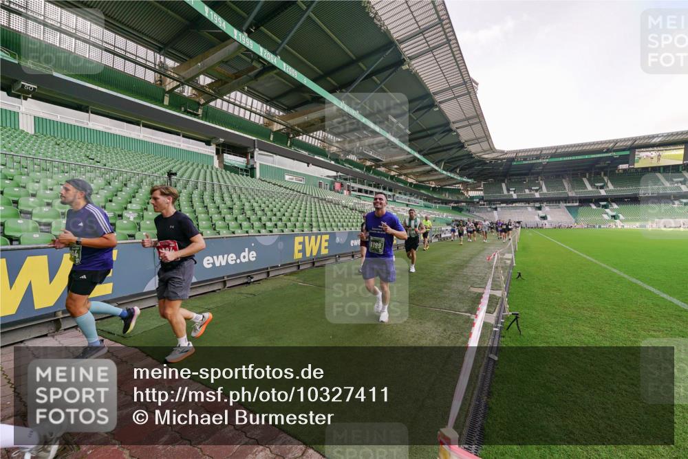 13.09.2026 - 21. swb-Marathon Bremen Michael Burmester http://msf.ph/oto/10327411 13.09.2026 13:32:28 Laufen im Stadion 155, 295, 344, 350, 386, 487, 490, 617, 690, 786, 787, 840, 965, 1133, 1142, 1292, 1310, 1314, 1326, 1329, 1377, 1427, 1591, 1592, 1775, 1801, 1869, 1892, 1897, 1904, 1923, 2077, 2132, 2226, 2230, 2231, 2253, 2270, 2274, 2320, 2344, 2374, 2456, 2514, 2523, 2539, 2556, 2616, 2630, 2649, 2677, 2726, 2769, 2848, 2877, 2945, 2952, 3014, 3038, 3094, 3140, 3223, 3350, 3379, 3426, 3572, 3601, 3644, 3723, 3736, 3746, 3901, 3918, 3944 meine-sportfotos.de