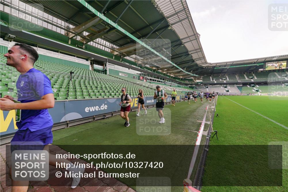 13.09.2026 - 21. swb-Marathon Bremen Michael Burmester http://msf.ph/oto/10327420 13.09.2026 13:32:29 Laufen im Stadion 155, 295, 344, 350, 386, 487, 490, 617, 690, 786, 787, 840, 965, 1133, 1142, 1292, 1310, 1314, 1326, 1329, 1377, 1427, 1591, 1592, 1775, 1801, 1869, 1892, 1897, 1904, 1923, 2077, 2132, 2226, 2230, 2231, 2253, 2270, 2274, 2320, 2344, 2374, 2456, 2514, 2523, 2539, 2556, 2616, 2630, 2649, 2677, 2726, 2769, 2848, 2945, 2952, 3014, 3038, 3094, 3140, 3223, 3350, 3379, 3426, 3572, 3601, 3644, 3723, 3736, 3746, 3901, 3918, 3944 meine-sportfotos.de