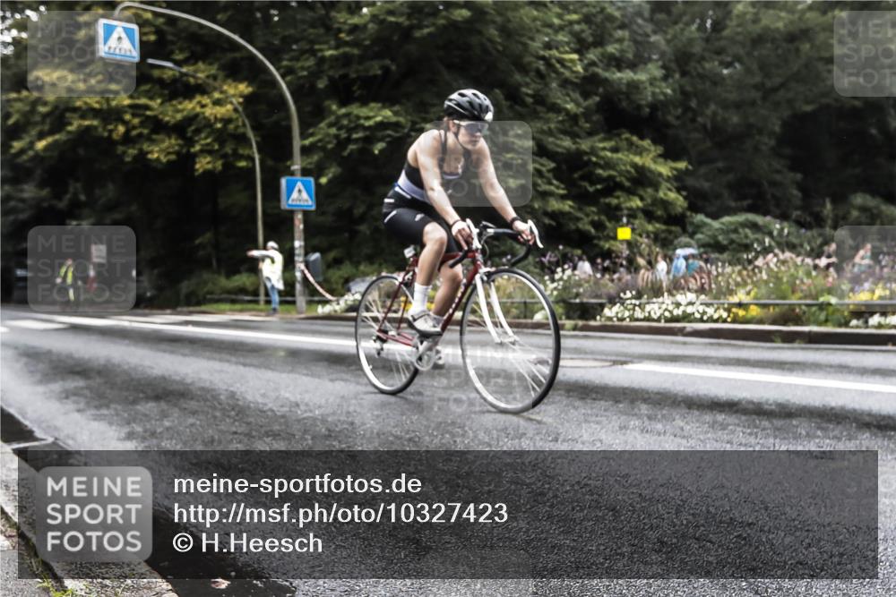 13.09.2026 - Stadtparktriathlon H.Heesch http://msf.ph/oto/10327423 13.09.2026 13:02:33 Radfahren 1220, 1334, 1408 meine-sportfotos.de