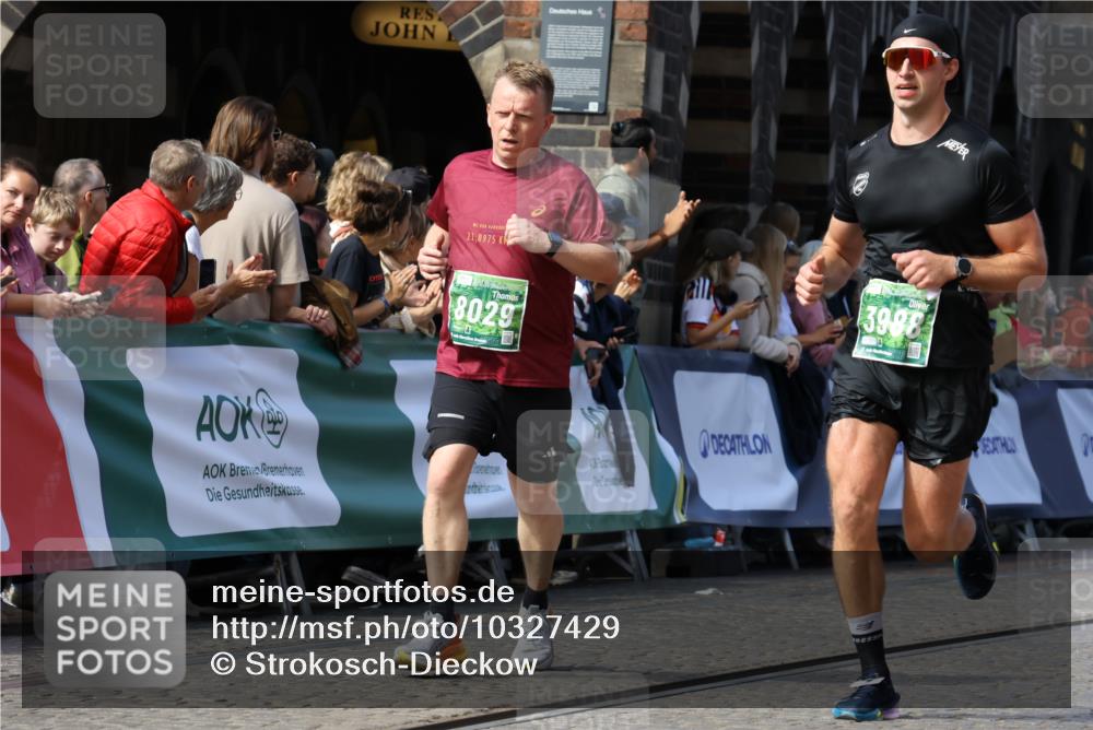 13.09.2026 - 21. swb-Marathon Bremen Strokosch-Dieckow http://msf.ph/oto/10327429 13.09.2026 13:12:43 Ziel 899, 1517, 2480, 3362, 3830, 4560, 5416, 6107, 7328, 7521, 8981, 13013, 1513, 2350, 2442, 2801, 2858, 3988, 4605, 5379, 5965, 8029, 8798, 13140 meine-sportfotos.de