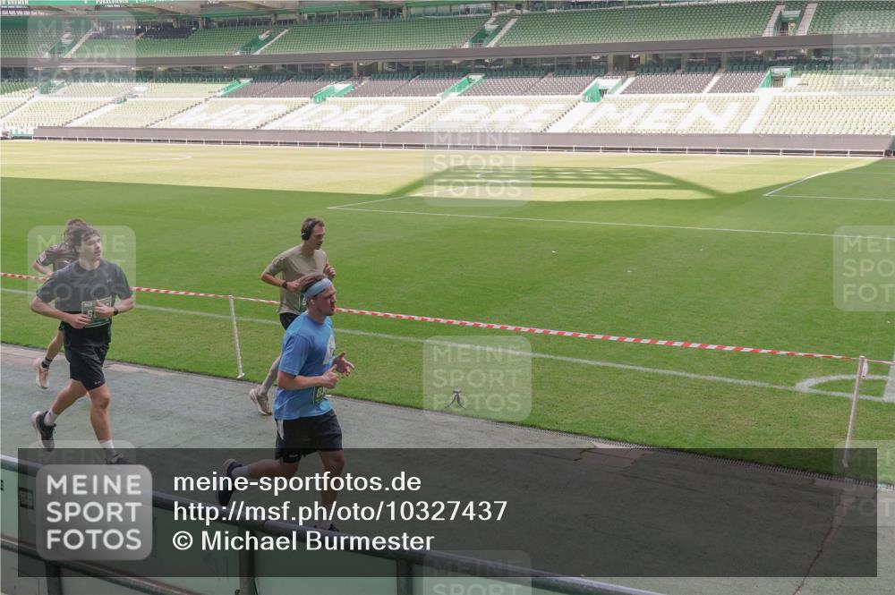 13.09.2026 - 21. swb-Marathon Bremen Michael Burmester http://msf.ph/oto/10327437 13.09.2026 12:57:16 Laufen im Stadion 307, 334, 431, 465, 769, 776, 790, 857, 876, 909, 926, 948, 1010, 1130, 1191, 1199, 1254, 1535, 1601, 1750, 1752, 1809, 1881, 1900, 1972, 2001, 2040, 2046, 2051, 2075, 2260, 2324, 2371, 2397, 2402, 2423, 2473, 2493, 2535, 2634, 2640, 2671, 2761, 2812, 2903, 2904, 2948, 3051, 3078, 3119, 3138, 3182, 3186, 3202, 3290, 3319, 3348, 3411, 3450, 3458, 3508, 3514, 3634, 3685, 3690, 3695, 3760, 3813, 3866, 3939, 4101, 4120, 4135, 4171, 4174, 4316, 4479, 5695 meine-sportfotos.de