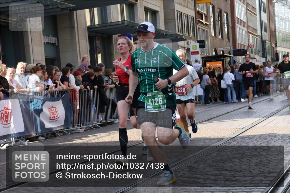 13.09.2026 - 21. swb-Marathon Bremen Strokosch-Dieckow http://msf.ph/oto/10327438 13.09.2026 13:20:44 Ziel 854, 1056, 1191, 1881, 2425, 2640, 3356, 3450, 3933, 4126, 4316, 4362, 4465, 4612, 4734, 5161, 6357, 6401, 6680, 6970, 7902, 8237, 8323, 8408, 8622, 8791, 8971, 9267, 9268, 13120, 201, 334, 541, 769, 876, 1197, 1528, 1646, 2493, 2953, 3813, 3866, 4174, 4357, 4358, 4482, 5137, 5213, 5493, 5855, 5954, 6177, 6495, 6496, 7411, 7517, 8005, 8141, 8804, 9162, 9691, 9721, 9949, 13126, 13222 meine-sportfotos.de