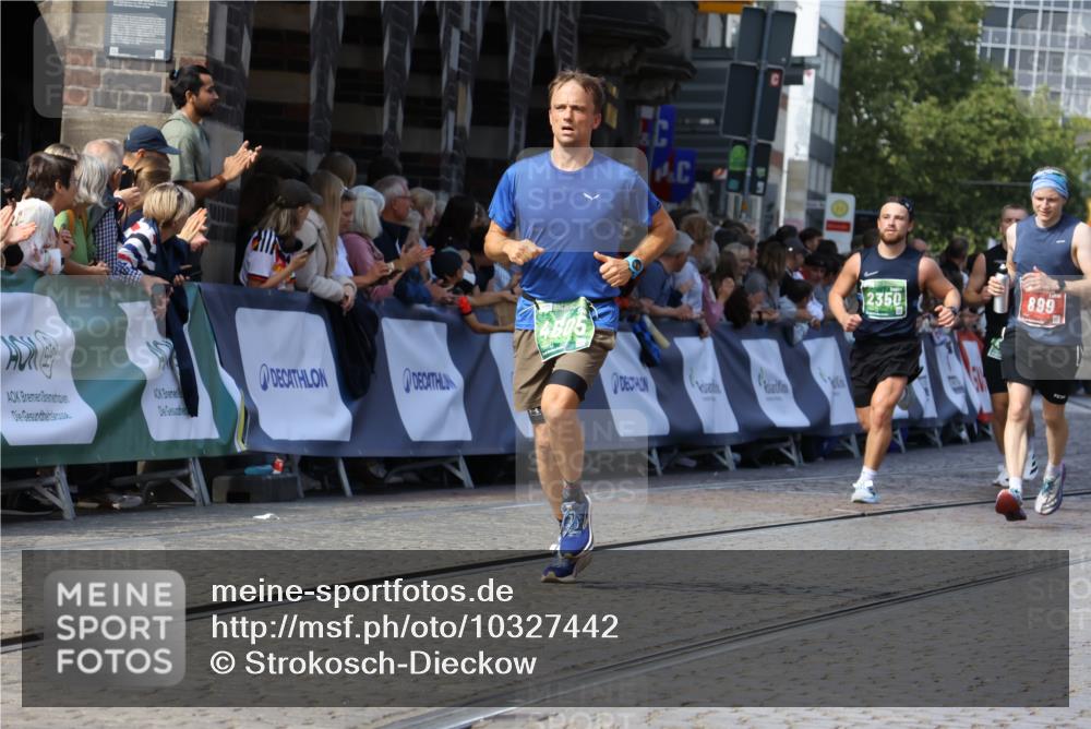 13.09.2026 - 21. swb-Marathon Bremen Strokosch-Dieckow http://msf.ph/oto/10327442 13.09.2026 13:12:45 Ziel 899, 1517, 2480, 3054, 3362, 3830, 4560, 5416, 6796, 7328, 7521, 8981, 9803, 1513, 2350, 2442, 2559, 2801, 2858, 4605, 5379, 5965, 8798, 9217, 13140 meine-sportfotos.de