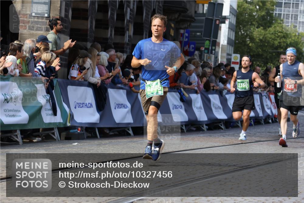 13.09.2026 - 21. swb-Marathon Bremen Strokosch-Dieckow http://msf.ph/oto/10327456 13.09.2026 13:12:45 Ziel 899, 1517, 2480, 3054, 3362, 3830, 4560, 5416, 6796, 7328, 7521, 8981, 9803, 1513, 2350, 2442, 2559, 2801, 2858, 4605, 5379, 5965, 8798, 9217, 13140 meine-sportfotos.de