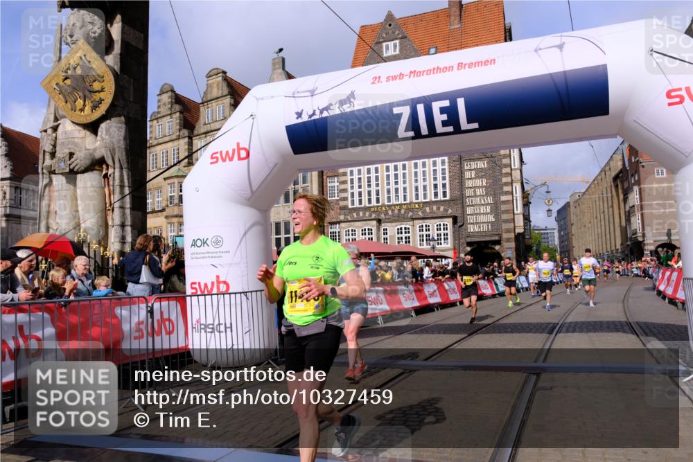 13.09.2026 - 21. swb-Marathon Bremen Tim E. http://msf.ph/oto/10327459 13.09.2026 11:02:02 Ziel 10251, 10332, 10409, 10444, 10497, 11075, 11115, 11150, 11305, 11369, 11412, 11413, 11479, 11486, 11668, 11747, 11985, 11986, 12379, 12466 meine-sportfotos.de