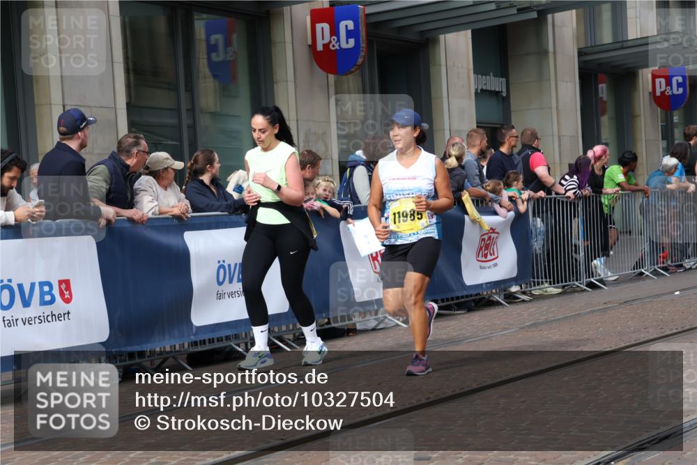 13.09.2026 - 21. swb-Marathon Bremen Strokosch-Dieckow http://msf.ph/oto/10327504 13.09.2026 11:01:33 Ziel 10257, 10332, 10409, 10444, 10497, 10617, 10817, 10924, 11075, 11115, 11150, 11268, 11305, 11369, 11412, 11413, 11436, 11479, 11486, 11668, 11747, 11859, 11985, 11986, 12095, 12145, 12360, 12379, 12412, 12466, 12506, 10181, 10251, 10497, 10560, 10647, 10648, 10678, 11260, 11306, 11324, 11459, 11467, 11550, 11551, 11666, 11751, 11788, 11796, 11798, 11813, 11816, 11969, 11970, 12047, 12062, 12245, 12283, 12390, 12391 meine-sportfotos.de