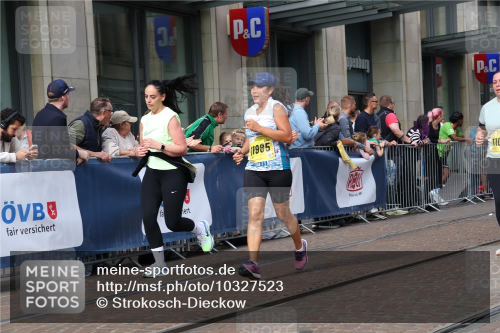 13.09.2026 - 21. swb-Marathon Bremen Strokosch-Dieckow http://msf.ph/oto/10327523 13.09.2026 11:01:33 Ziel 10257, 10332, 10409, 10444, 10497, 10617, 10817, 10924, 11075, 11115, 11150, 11268, 11305, 11369, 11412, 11413, 11436, 11479, 11486, 11668, 11747, 11859, 11985, 11986, 12095, 12145, 12360, 12379, 12412, 12466, 12506, 10181, 10251, 10497, 10560, 10647, 10648, 10678, 11260, 11306, 11324, 11459, 11467, 11550, 11551, 11666, 11751, 11788, 11796, 11798, 11813, 11816, 11969, 11970, 12047, 12062, 12245, 12283, 12390, 12391 meine-sportfotos.de