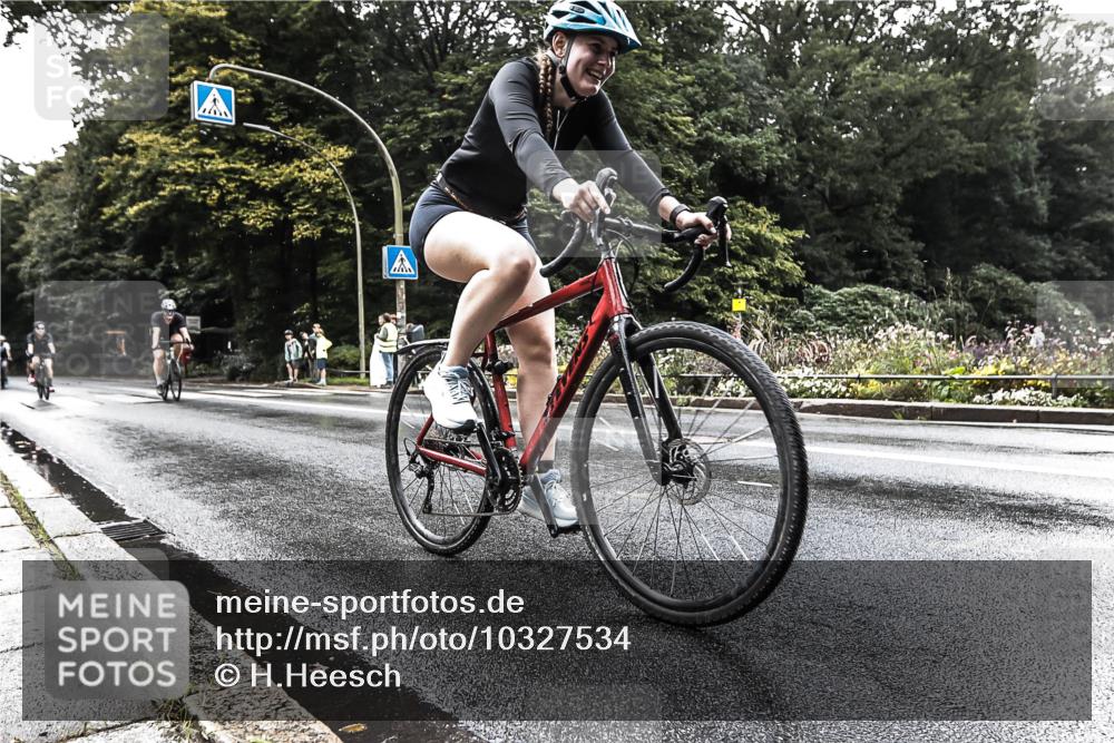 13.09.2026 - Stadtparktriathlon H.Heesch http://msf.ph/oto/10327534 13.09.2026 11:53:29 Radfahren 769, 795, 834, 915 meine-sportfotos.de