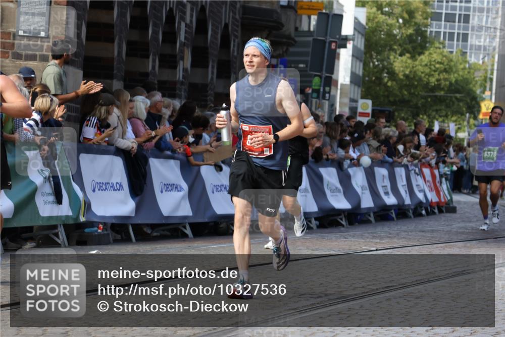 13.09.2026 - 21. swb-Marathon Bremen Strokosch-Dieckow http://msf.ph/oto/10327536 13.09.2026 13:12:48 Ziel 899, 1517, 2362, 2480, 3054, 3362, 4560, 4879, 5416, 6796, 7328, 8981, 9803, 868, 1513, 2350, 2442, 2559, 2801, 2858, 5379, 5965, 6349, 8419, 8798, 9217, 13140 meine-sportfotos.de