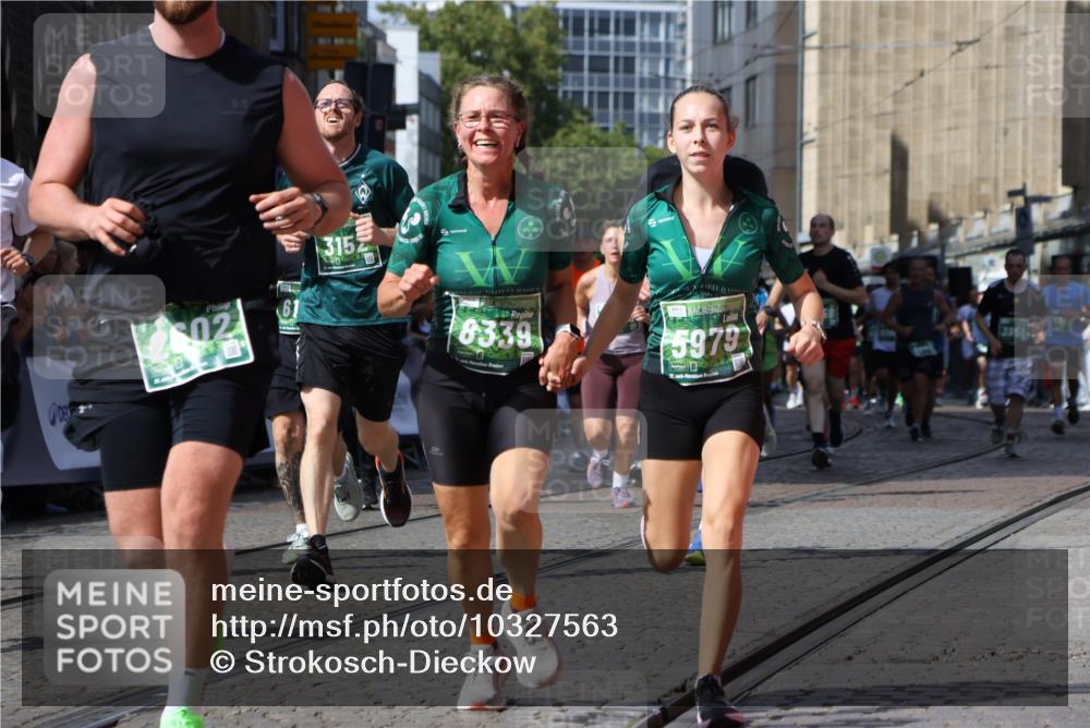 13.09.2026 - 21. swb-Marathon Bremen Strokosch-Dieckow http://msf.ph/oto/10327563 13.09.2026 13:31:22 Ziel 217, 244, 1189, 1398, 1479, 2513, 2802, 2902, 3360, 3800, 4251, 4647, 5600, 5846, 6307, 6419, 6732, 7198, 7359, 7637, 7760, 7798, 7882, 8382, 8543, 8616, 9274, 9290, 9507, 9767, 9937, 9958, 9962, 9969, 9976, 9977, 13152, 13215, 922, 1600, 2602, 2707, 3152, 3343, 3392, 3579, 3859, 4258, 4273, 4692, 4889, 5504, 6039, 6147, 6581, 6968, 6971, 7032, 8042, 8205, 8239, 8364, 8495, 8522, 9155, 9293, 9903 meine-sportfotos.de