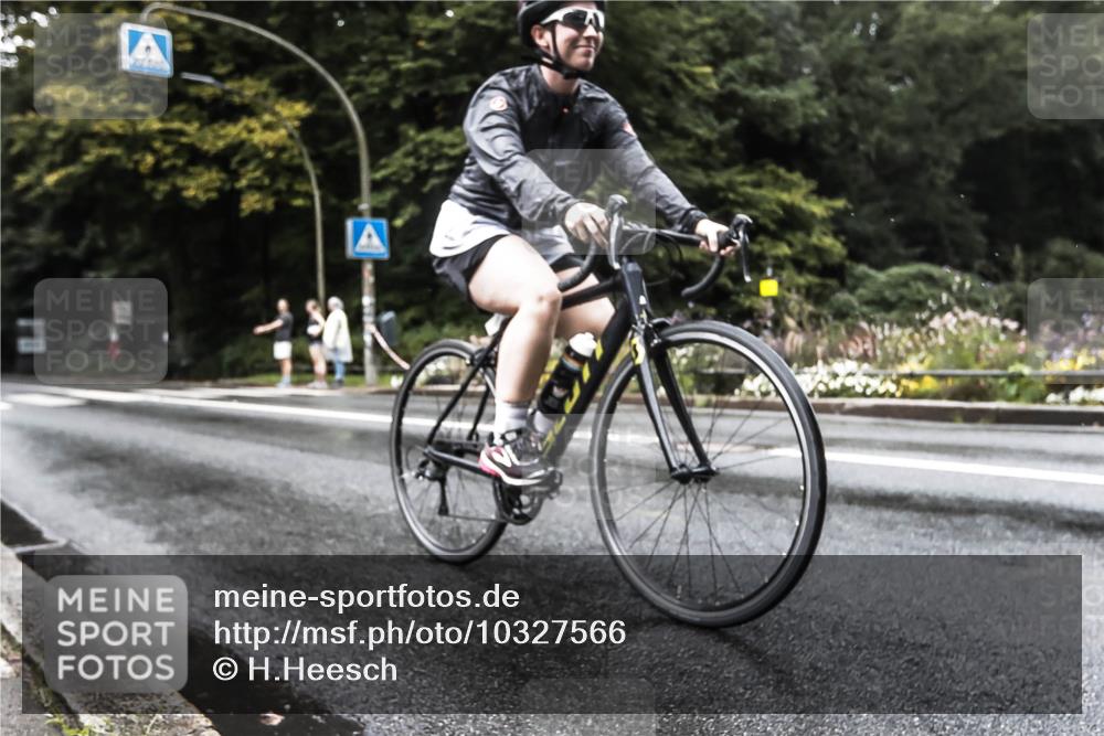 13.09.2026 - Stadtparktriathlon H.Heesch http://msf.ph/oto/10327566 13.09.2026 13:04:35 Radfahren 1286, 1338 meine-sportfotos.de