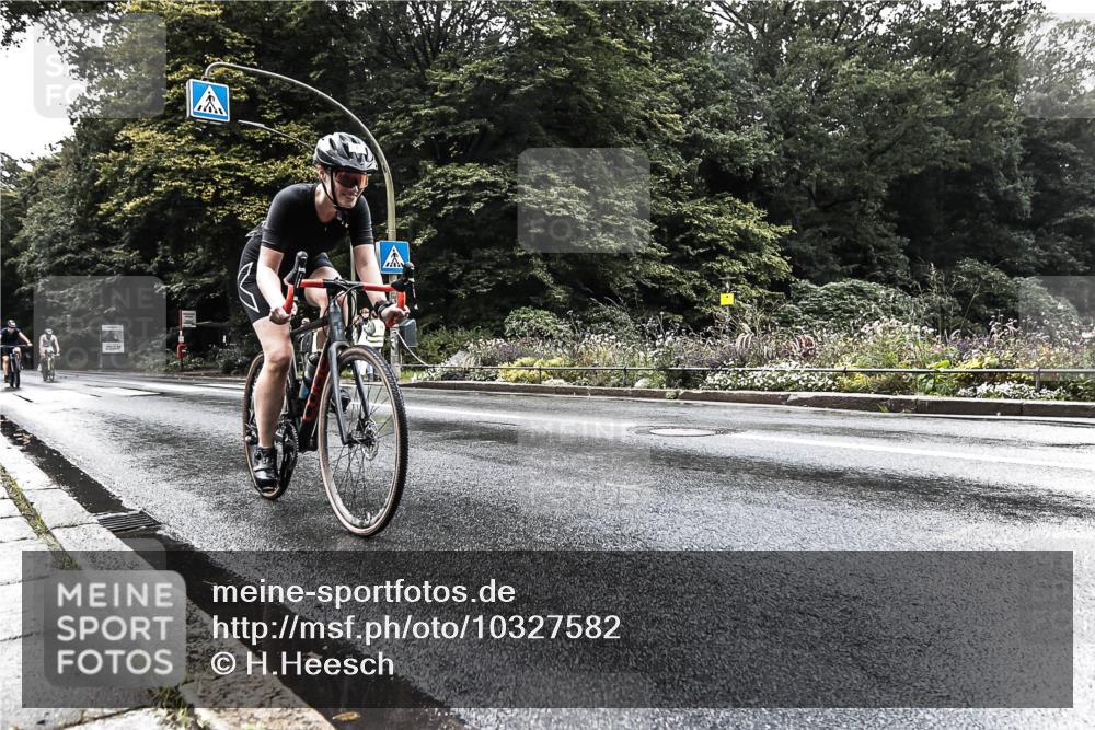 13.09.2026 - Stadtparktriathlon H.Heesch http://msf.ph/oto/10327582 13.09.2026 11:53:44 Radfahren 817, 874, 907 meine-sportfotos.de