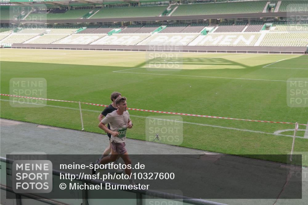 13.09.2026 - 21. swb-Marathon Bremen Michael Burmester http://msf.ph/oto/10327600 13.09.2026 12:57:29 Laufen im Stadion 141, 307, 334, 431, 511, 672, 769, 776, 789, 790, 857, 876, 909, 926, 948, 1010, 1119, 1130, 1191, 1199, 1254, 1535, 1601, 1647, 1752, 1809, 1881, 1900, 1933, 1972, 2001, 2040, 2046, 2051, 2075, 2324, 2371, 2397, 2402, 2423, 2473, 2493, 2535, 2634, 2640, 2671, 2761, 2812, 2903, 2904, 2948, 3051, 3078, 3119, 3138, 3148, 3182, 3186, 3202, 3290, 3319, 3338, 3348, 3450, 3458, 3514, 3534, 3634, 3655, 3685, 3690, 3695, 3760, 3813, 3866, 3933, 3939, 4101, 4120, 4171, 4174, 4316 meine-sportfotos.de