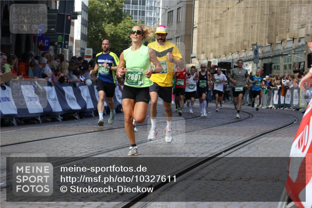 13.09.2026 - 21. swb-Marathon Bremen Strokosch-Dieckow http://msf.ph/oto/10327611 13.09.2026 13:12:54 Ziel 899, 1517, 2362, 2480, 3054, 4560, 4879, 5416, 6796, 9775, 9803, 13106, 313, 868, 1207, 2498, 2559, 2801, 2858, 3625, 5379, 6349, 7874, 8291, 8419, 9092, 9217, 13140 meine-sportfotos.de