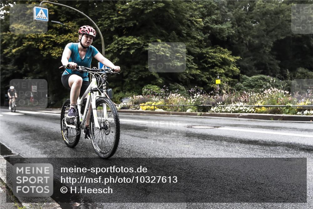 13.09.2026 - Stadtparktriathlon H.Heesch http://msf.ph/oto/10327613 13.09.2026 13:04:55 Radfahren 1084, 1278, 1359, 1392 meine-sportfotos.de