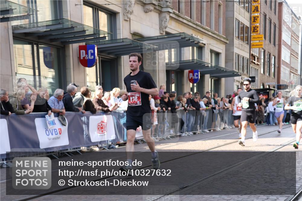 13.09.2026 - 21. swb-Marathon Bremen Strokosch-Dieckow http://msf.ph/oto/10327632 13.09.2026 13:20:49 Ziel 226, 854, 1056, 1191, 2425, 2979, 3450, 3534, 3933, 4126, 4316, 4362, 4465, 4734, 6357, 6401, 6970, 7902, 8237, 8323, 8408, 8622, 8791, 8971, 9267, 9268, 13120, 541, 769, 876, 1056, 1528, 1881, 2493, 2640, 3356, 3813, 3866, 4174, 4357, 4358, 4482, 4612, 5161, 5213, 5493, 5855, 5954, 6177, 6495, 6496, 6680, 7411, 7517, 8005, 8141, 8804, 9162, 9691, 9721, 9949, 13126 meine-sportfotos.de