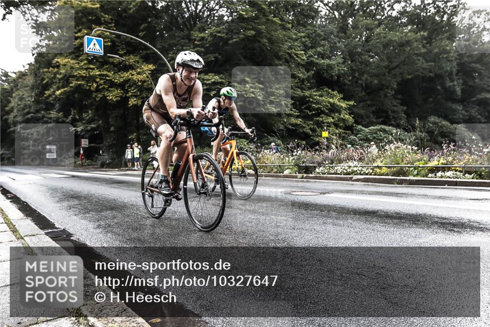 13.09.2026 - Stadtparktriathlon H.Heesch http://msf.ph/oto/10327647 13.09.2026 11:54:12 Radfahren 759, 882, 926 meine-sportfotos.de
