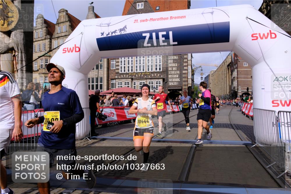 13.09.2026 - 21. swb-Marathon Bremen Tim E. http://msf.ph/oto/10327663 13.09.2026 11:02:11 Ziel 10257, 10409, 10444, 10617, 10817, 10924, 11115, 11268, 11369, 11412, 11413, 11436, 11479, 11486, 11668, 11747, 11859, 12095, 12145, 12360, 12379, 12412, 12466, 12506 meine-sportfotos.de