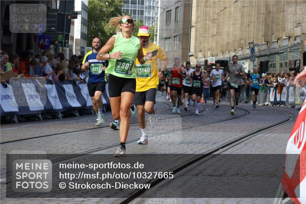 13.09.2026 - 21. swb-Marathon Bremen Strokosch-Dieckow http://msf.ph/oto/10327665 13.09.2026 13:12:55 Ziel 899, 1517, 2362, 2480, 3054, 3988, 4560, 4879, 5416, 6796, 9775, 9803, 13106, 313, 868, 987, 1207, 2498, 2559, 2801, 2858, 3625, 6349, 7874, 8291, 8419, 9092, 9217, 13140 meine-sportfotos.de
